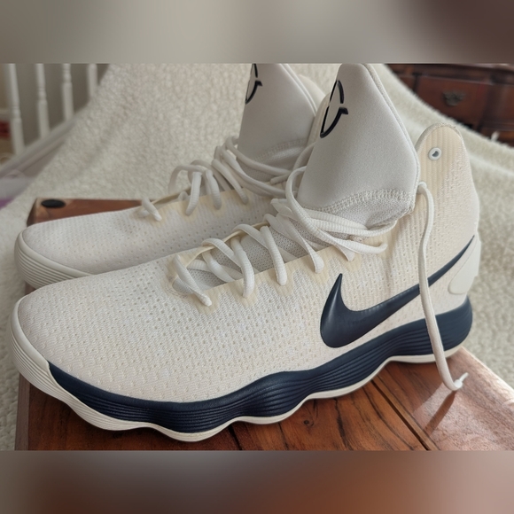 Size 15.5M - Nike Hyperdunk 2017 basketball shoes. main image 10
